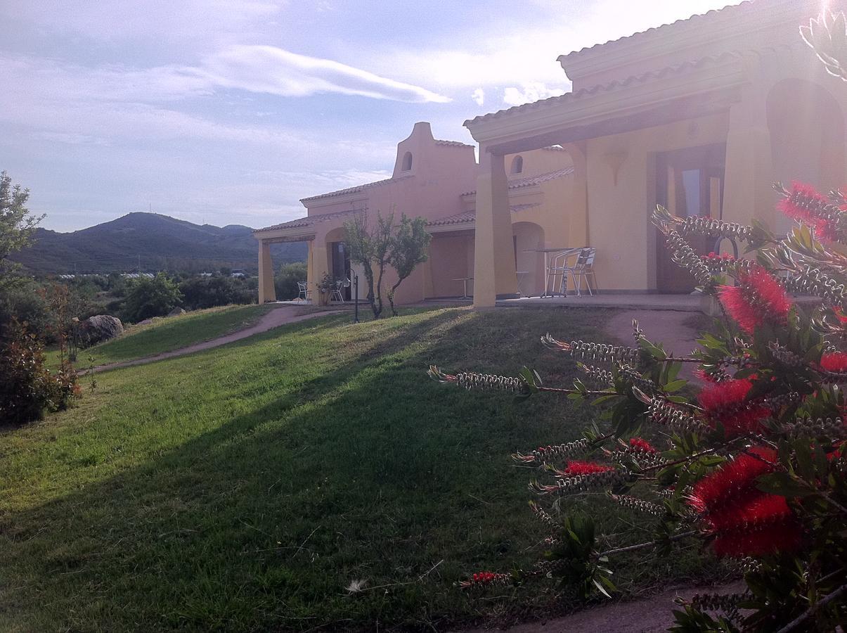 Hotel Minnia Budoni Exterior photo